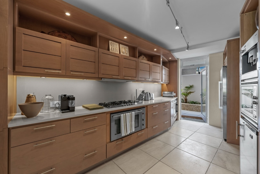 To Let 3 Bedroom Property for Rent in Bantry Bay Western Cape